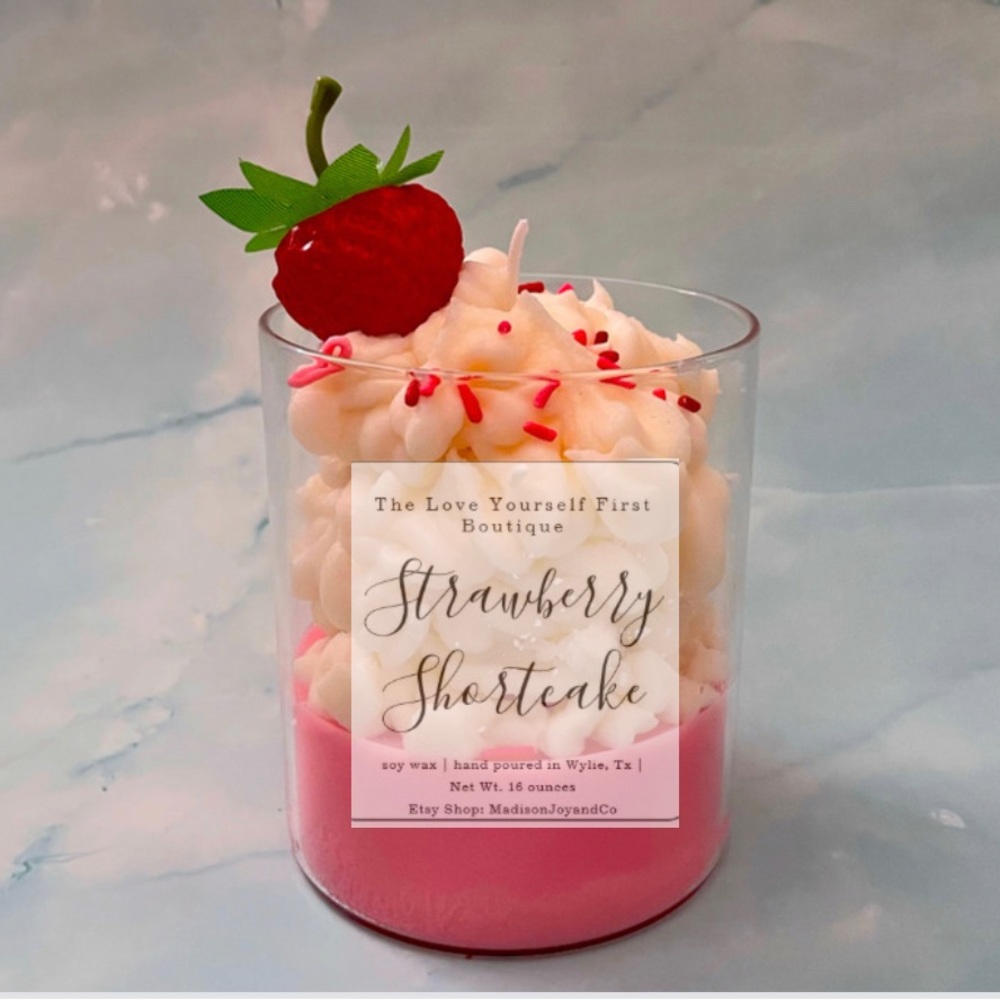 🍓Strawberry Shortcake Candle🍓